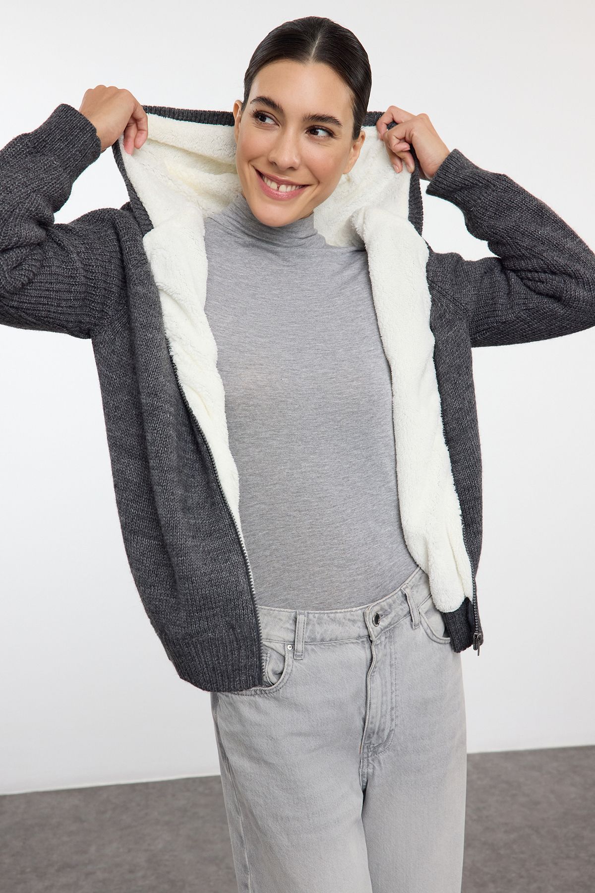 Trendyol Collection-Antracytowy rozpinany sweter z kapturem - Twoaw25Hi00192 3