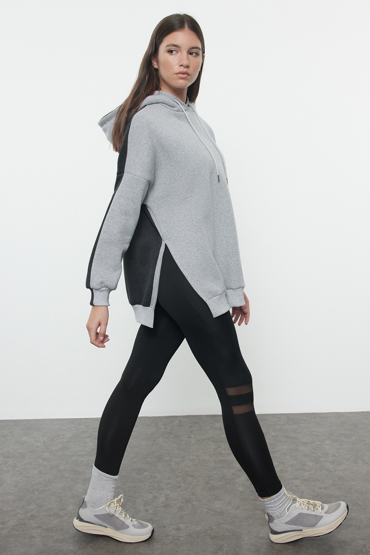 Trendyolmilla  Antrasit Pamuklu Renk Bloklu Geniş Kalıp İçi Polarlı Örme Spor Sweatshirt TWOSS22SW0074 - Görsel 6