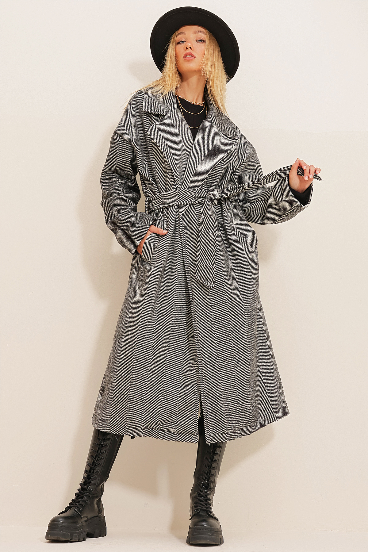 Trend Alaçatı Stili Anthracite Double Pocketed Unlined Self-Belted