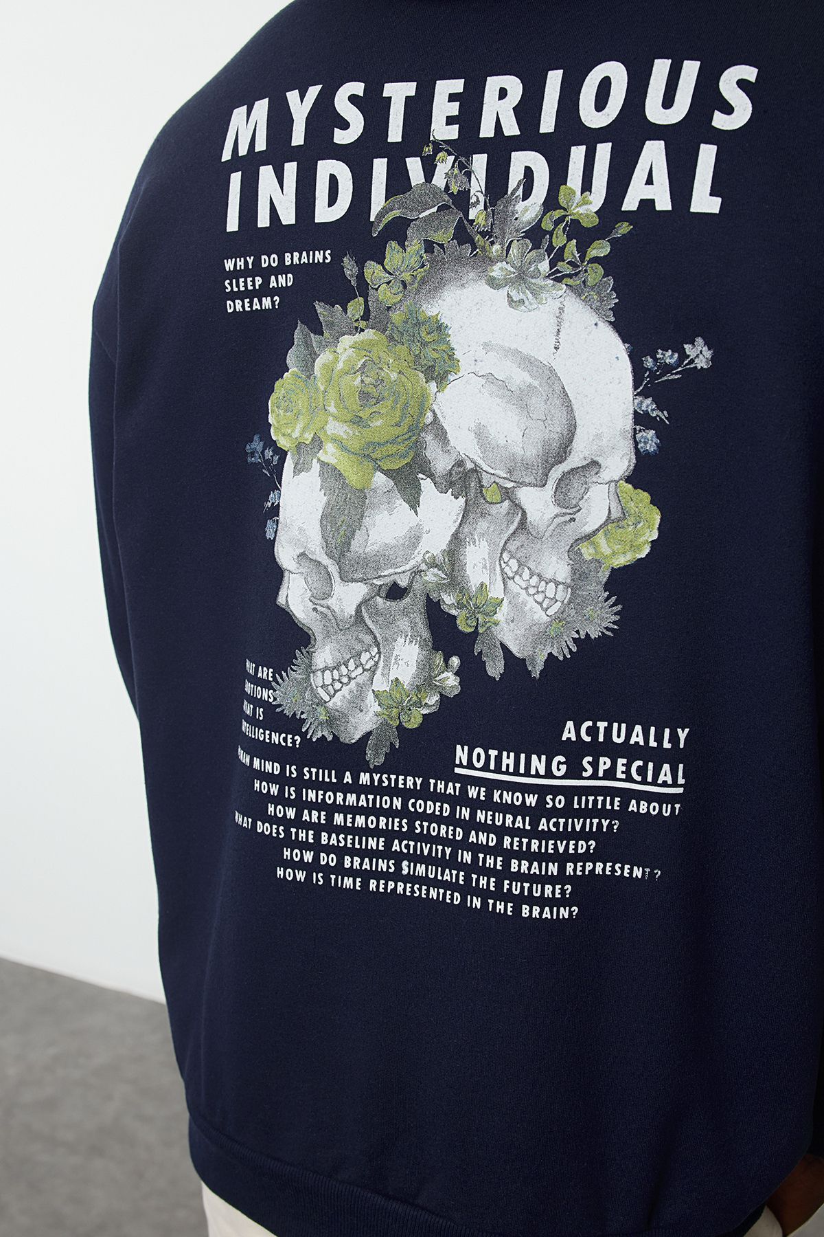 Trendyol Collection-Μπλε Navy Oversize Φούτερ με τυπωμένο κείμενο σε μεγάλο μέγεθος - TMNAW25AO00015 4