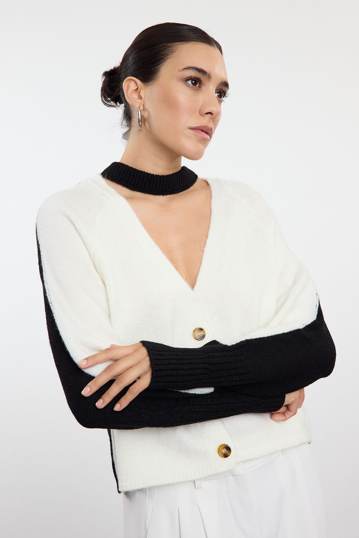 Trendyol Collection Miękki, Teksturowany Kardigan Z Dzianiny W Kolorze Ecru - Blok Kolorów, Kobieta - M