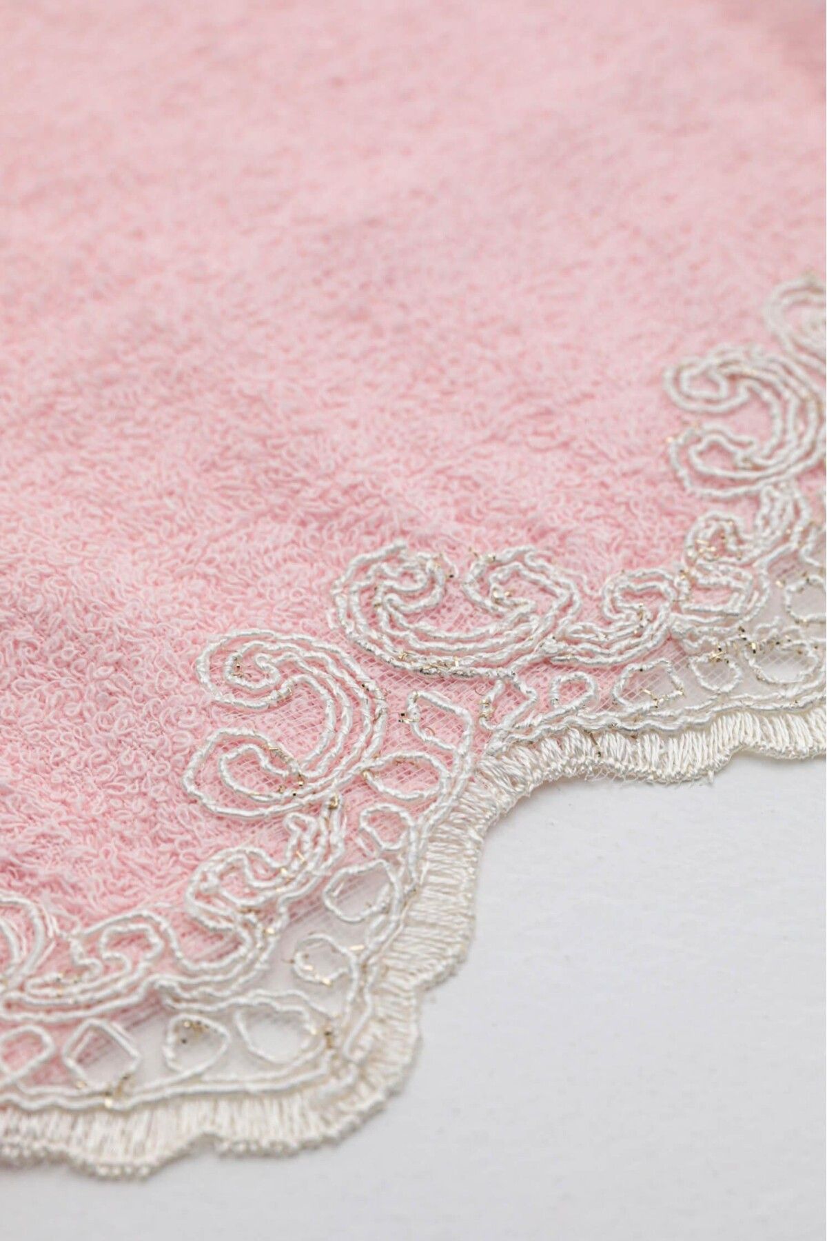 حوله تنپوش (روبدوشامبر) صورتی زنانه مجموعه Bride Milan Lace پودر FAVORA