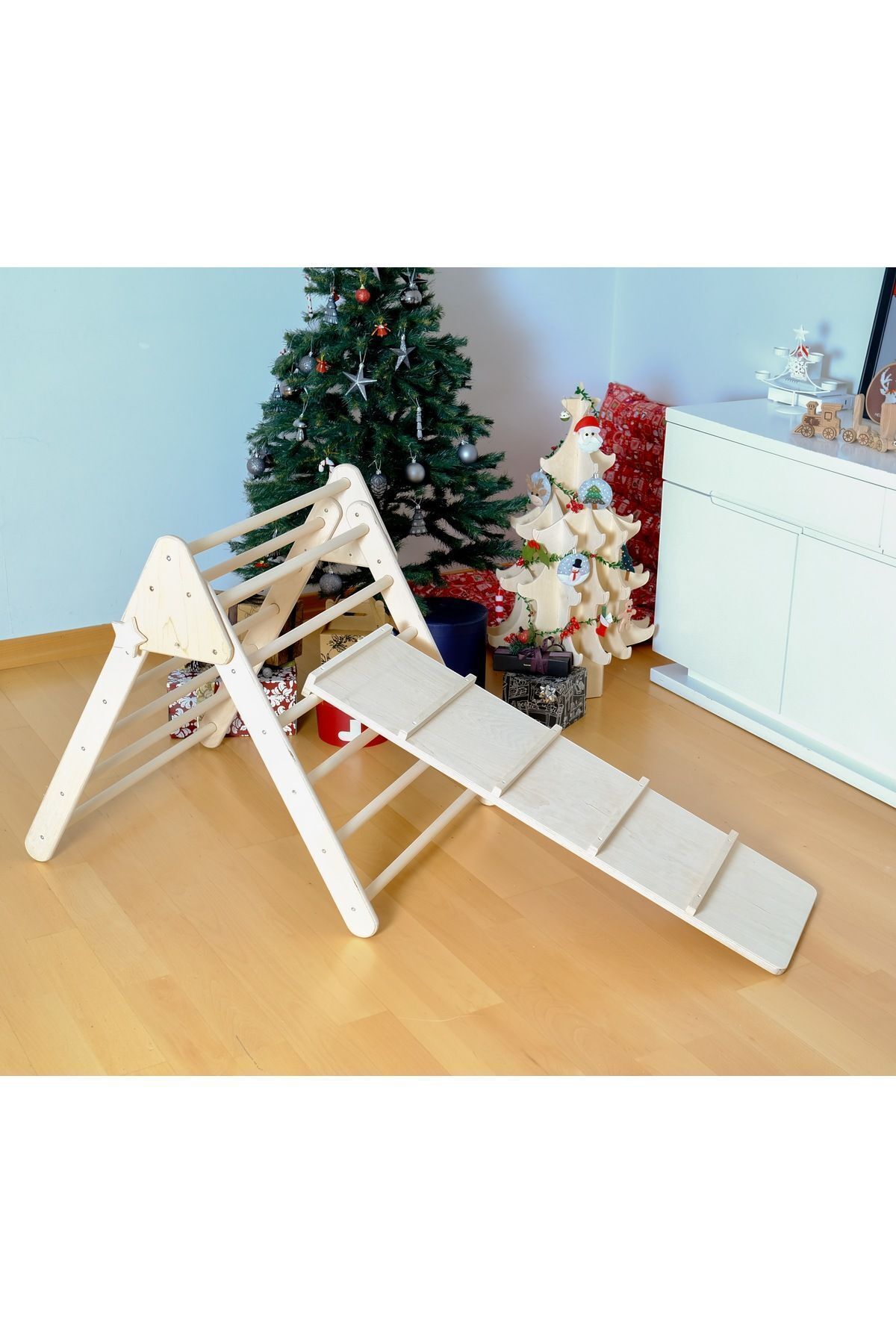 مجموعه صخره‌نوردی مونته‌سوری – مثلث متوسط، کمربند کوچک، رمپ نردبان و بالشتک آبی