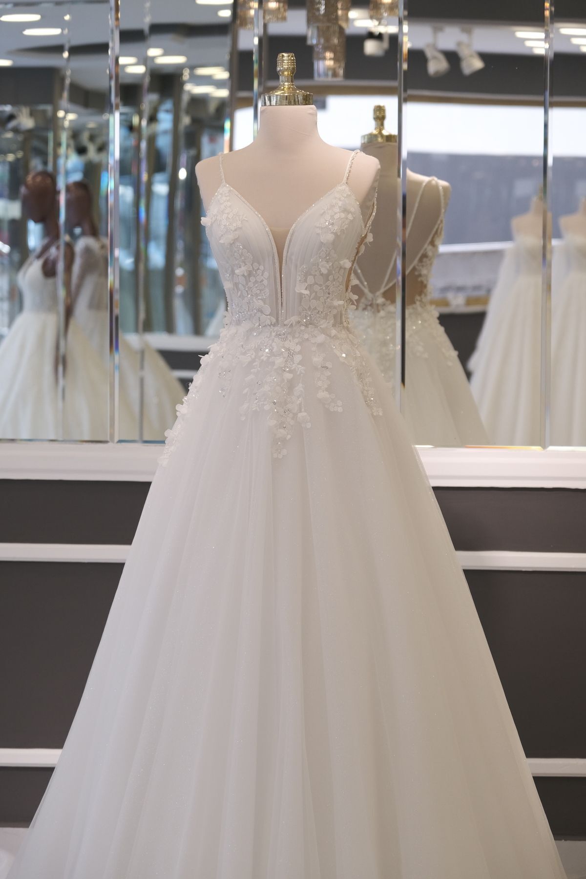 robe de mariée à jupe drapée 3d helen