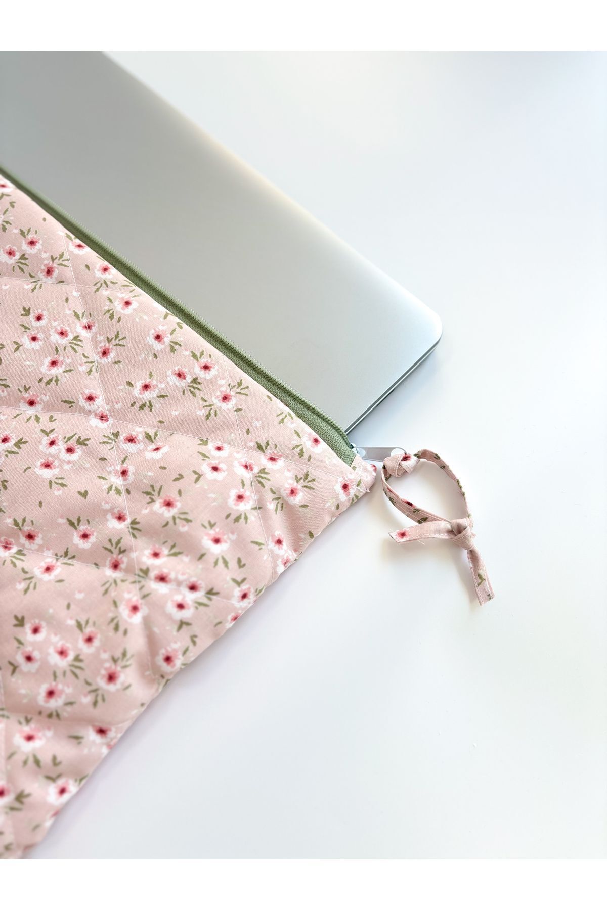 Pembe Çiçekli Macbook Laptop Tablet Kılıfı Kalın Korumalı Aradığınız Tüm İnçler Bilgisayar Kılıfı