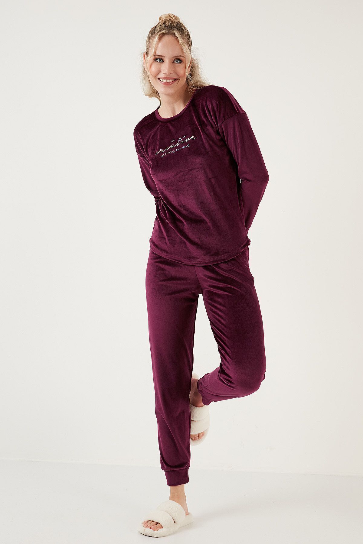 Lela-Regular Fit Soft Textured Velvet Pajamas Set Pyjamas Set 6094200 W4 4