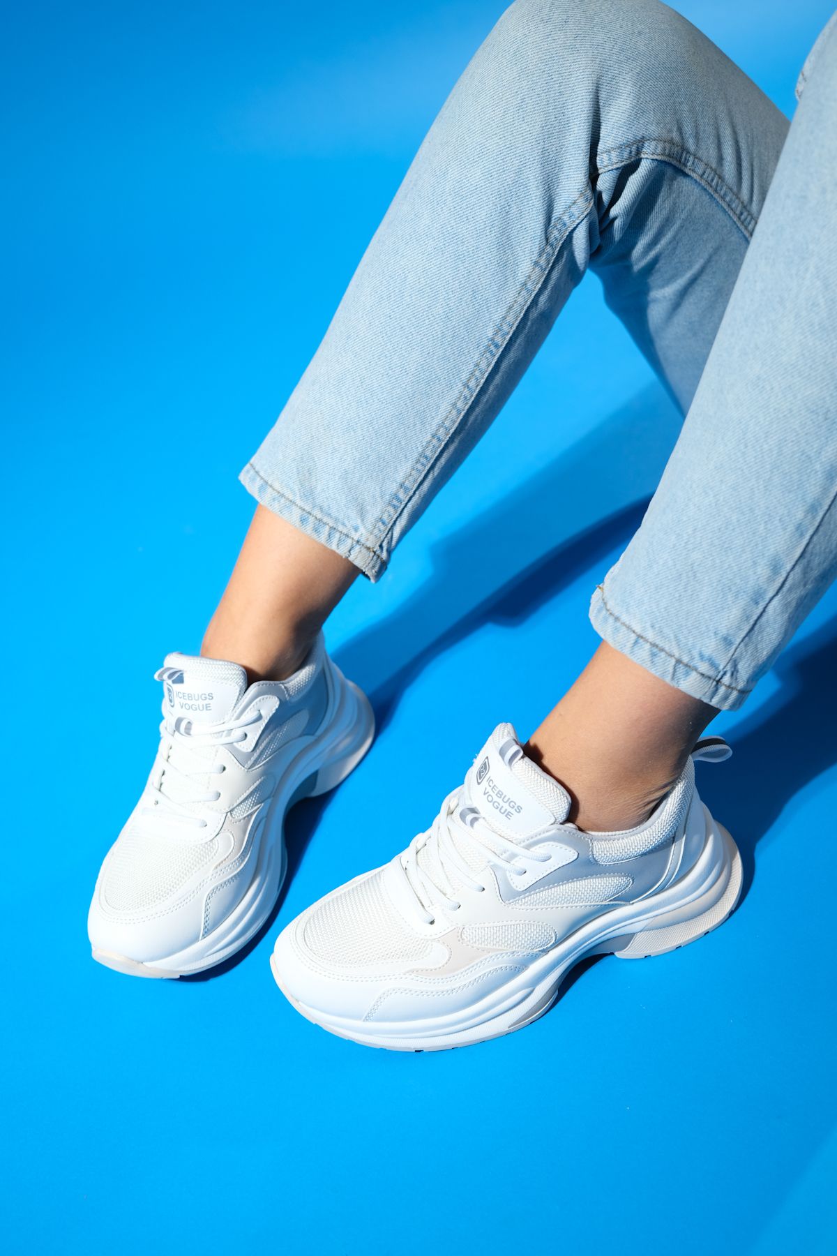 اسنیکر سفید زنانه تاج خاکستری فاقد کفش ورزشی پایه ضخیم است luvishoes