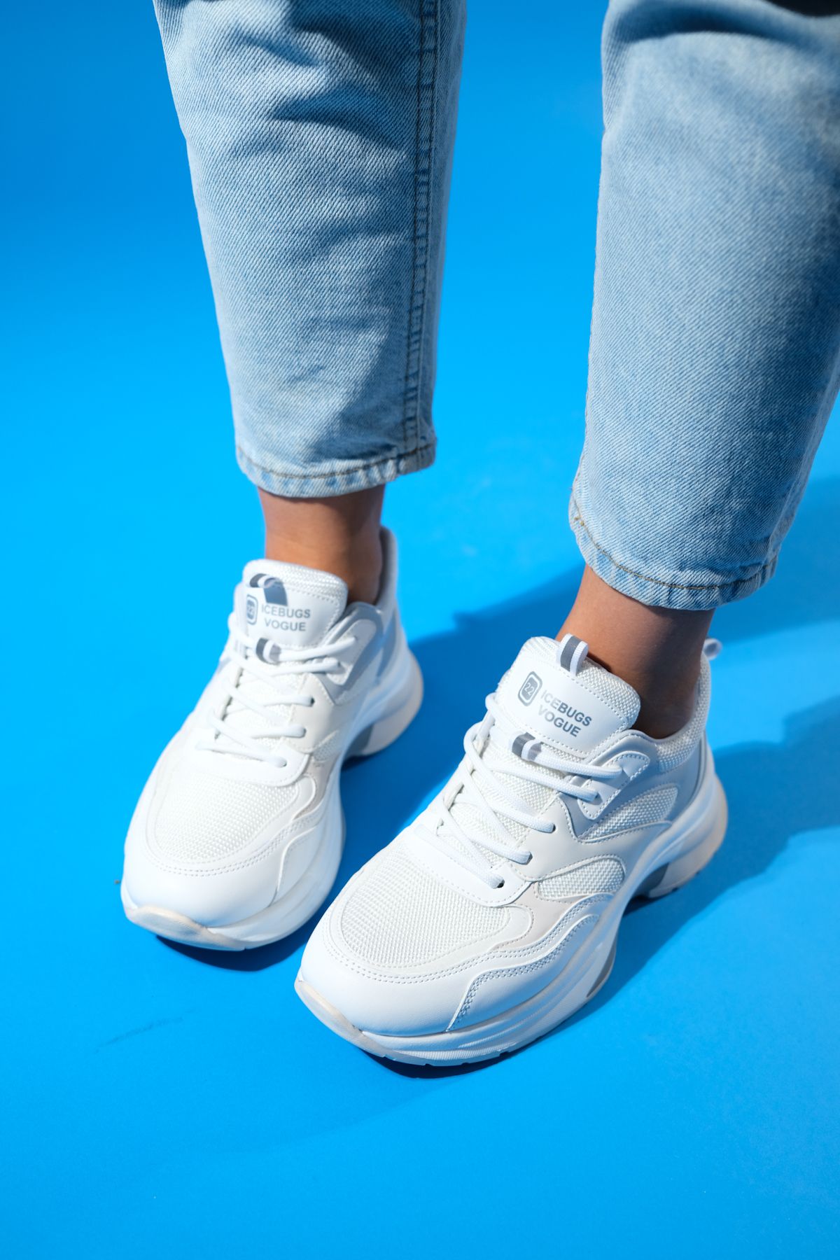 اسنیکر سفید زنانه تاج خاکستری فاقد کفش ورزشی پایه ضخیم است luvishoes