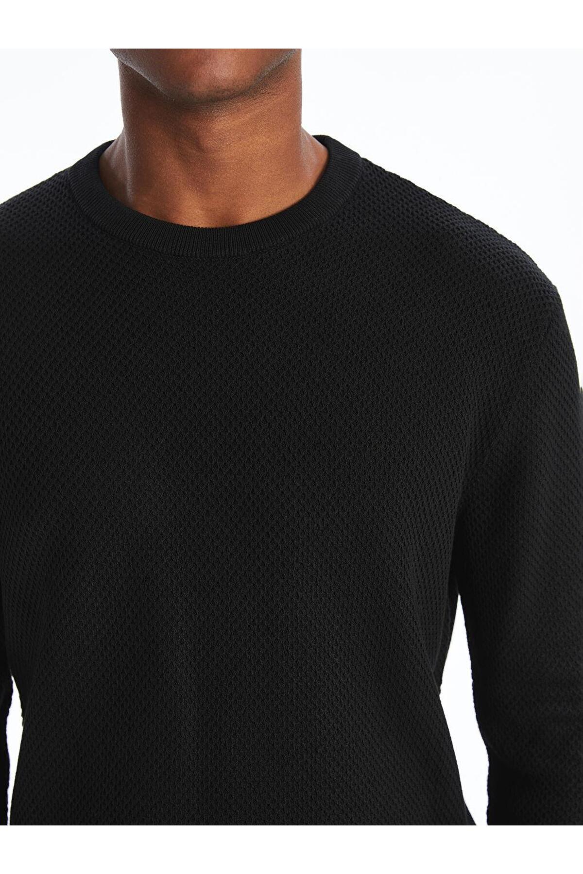 بافت و پلیور مردانه مشکی ال سی وایکیکی | W4BK01Z8 اورجینال - تصویر 4