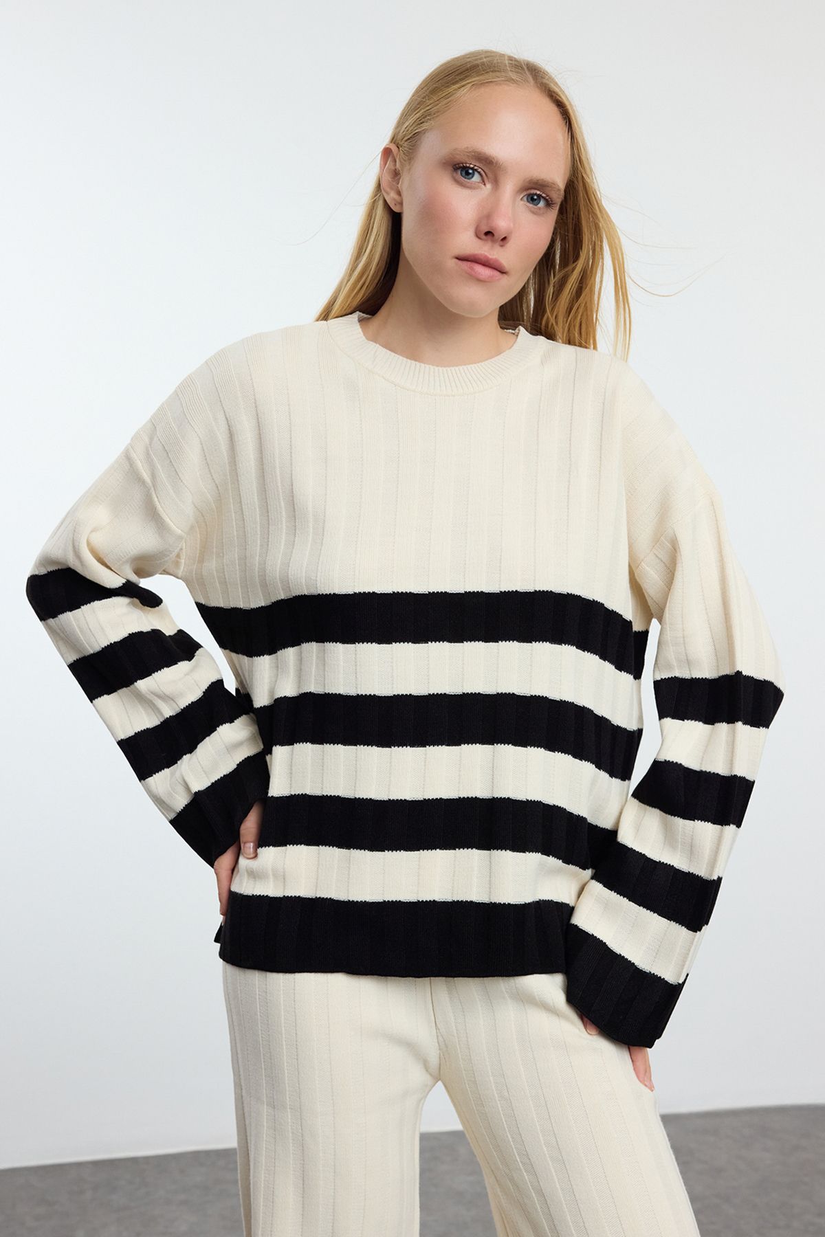Trendyol Collection-Ecru Knitwear Top and Bottom Set - Color Block Twoaw25Au00065 2