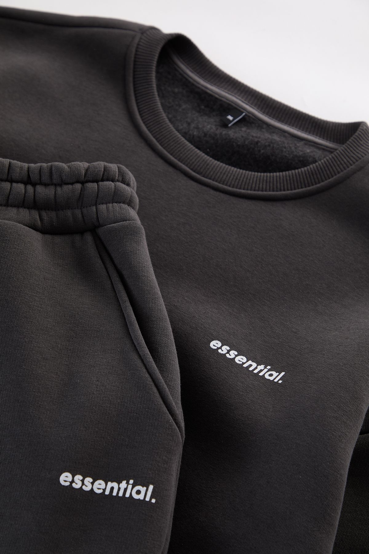 Trendyol Collection-Голям антрацитен комплект суичър и спортни панталони с полар с щампи с голям размер - Tmnaw25Ts00001 8