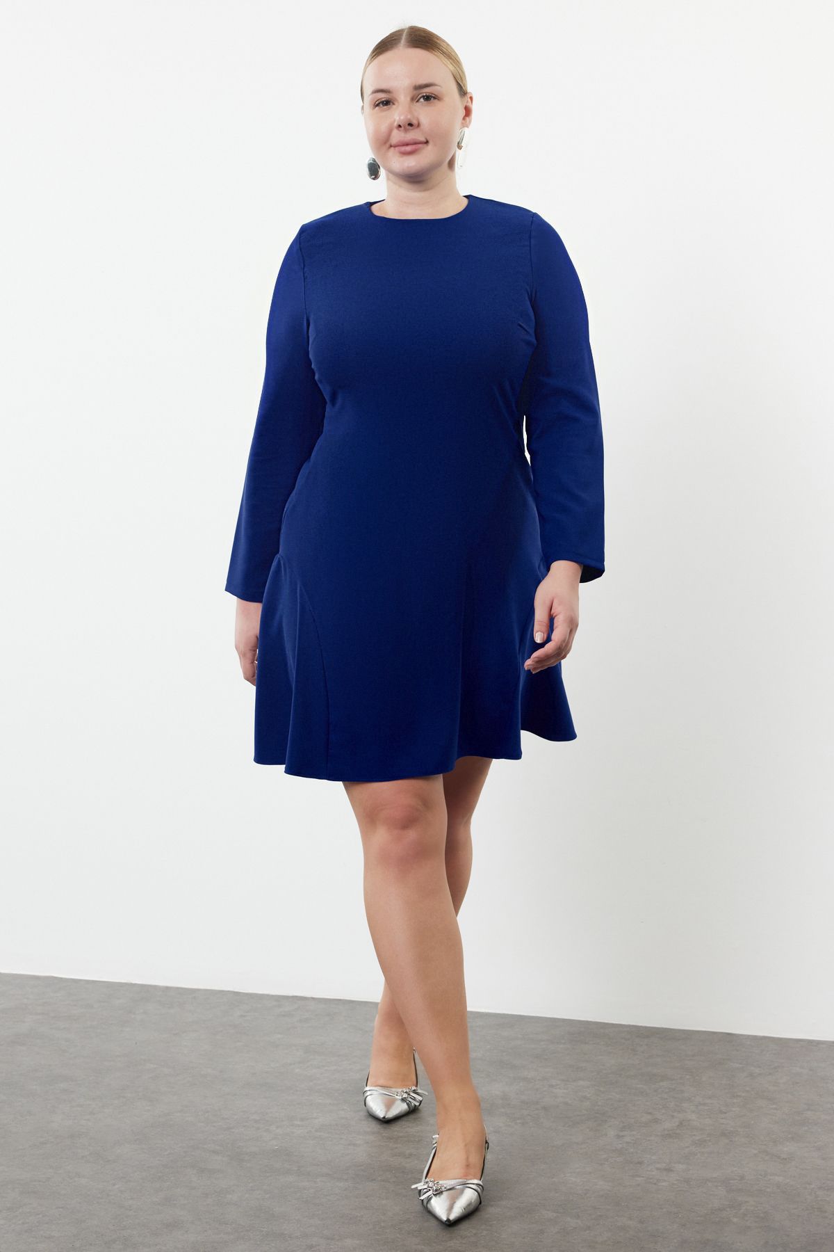 Trendyol Curve Plus Size Ukryta Sukienka Mini Z Długim Rękawem I Zamkiem Błyskawicznym - Kobieta - 50