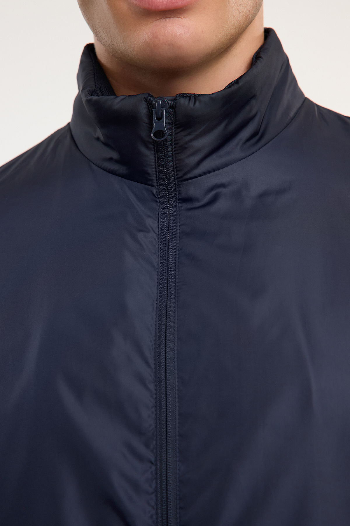 Trendyol Collection-Marineblaue, reguläre Passform, saisonale Jacke, Windjacke TMNAW25MO00027 4