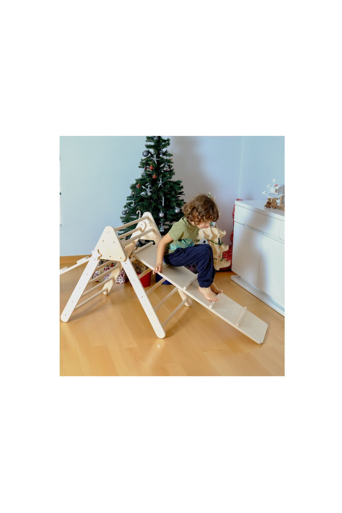 مجموعه صخره‌نوردی مونته‌سوری – مثلث متوسط، کمربند کوچک، رمپ نردبان و بالشتک آبی