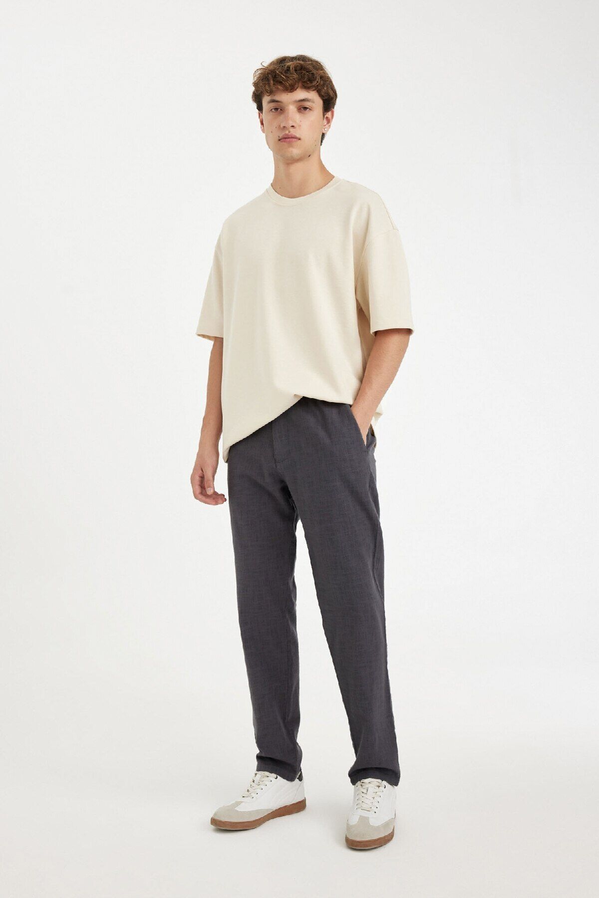 شلوار Jogger Slim Fit Slim Fit Slim Fit پنبه راست با جیب D2671ax24au Defacto