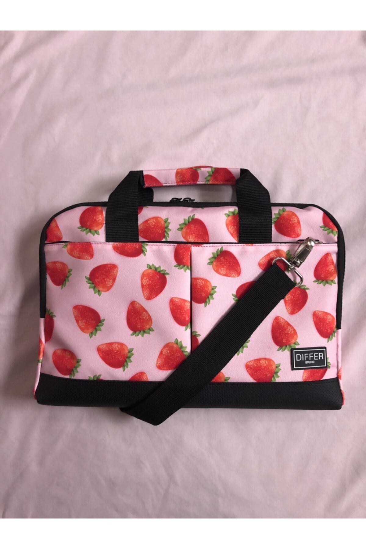 Differ-Differ 15.6'' Inch, Strawberry Pattern, Shoulder Strap and Cross Notebook Laptop Macbook Briefcase 4