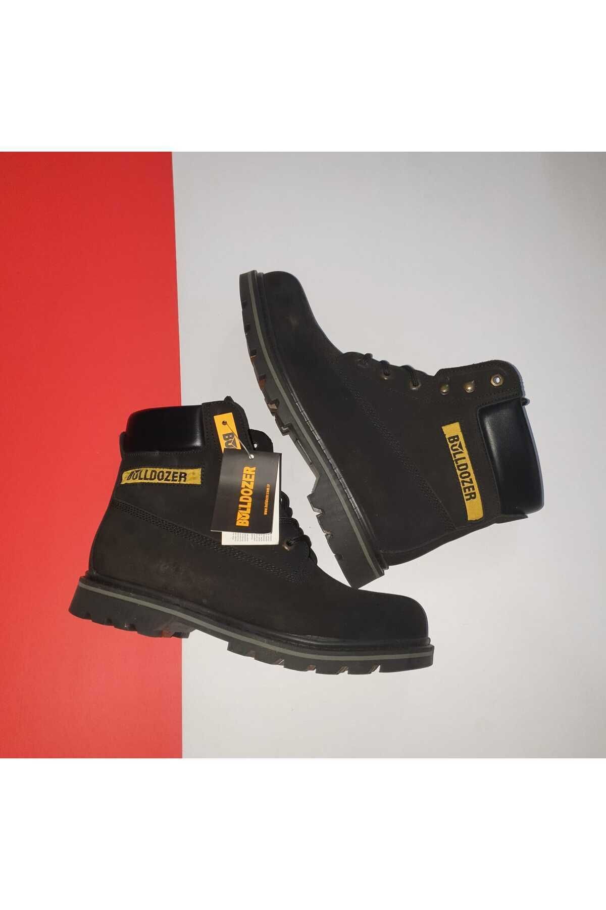 بولدوزر چکمه‌های مردانه