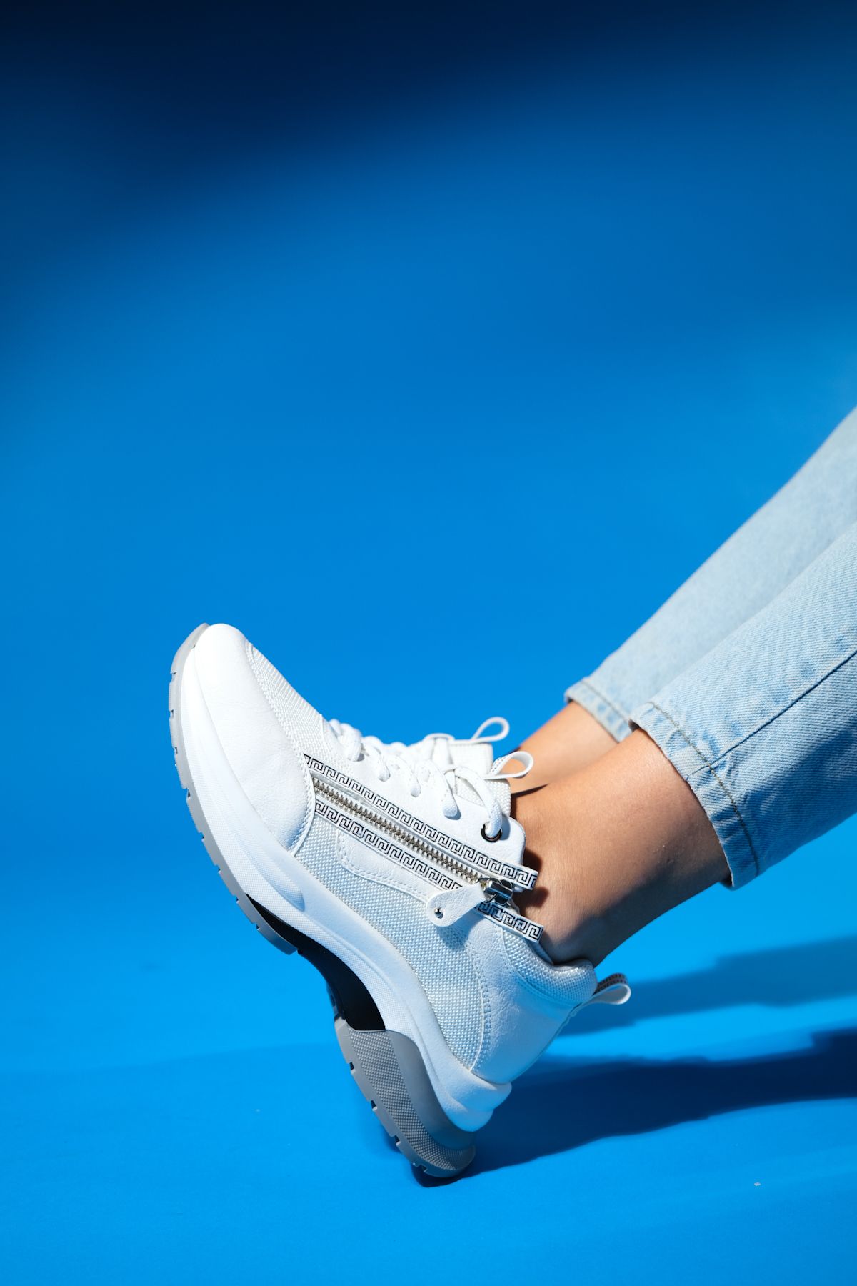 اسنیکر سفید زنانه کفش ورزشی Zipper اورجینال luvishoes