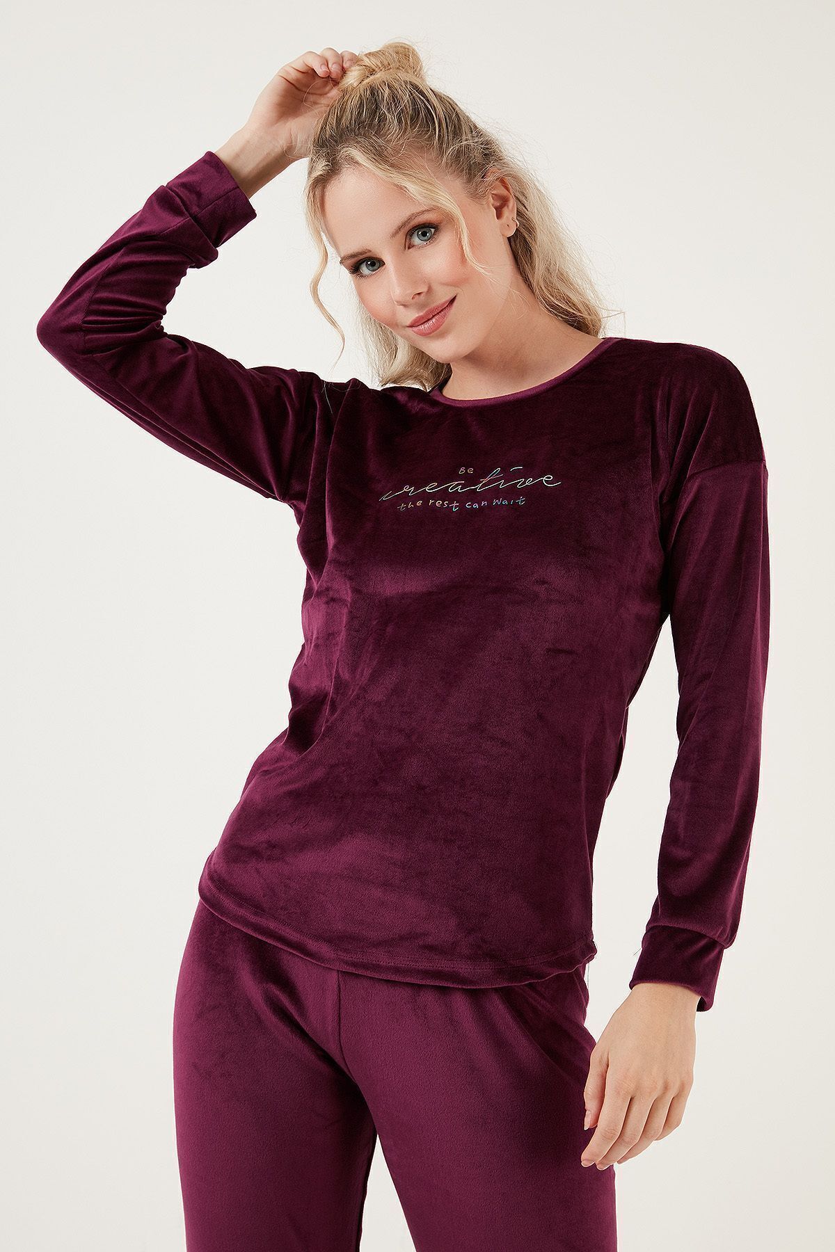 Lela-Regular Fit Soft Textured Velvet Pajamas Set Pyjamas Set 6094200 W4 3