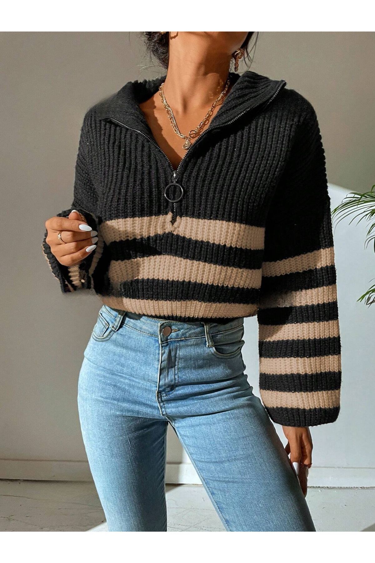 Know  Kadın Gövde Altı Vizon Çizgili Yarım Fermuarlı Düşük Omuzlu Siyah Triko Kazak