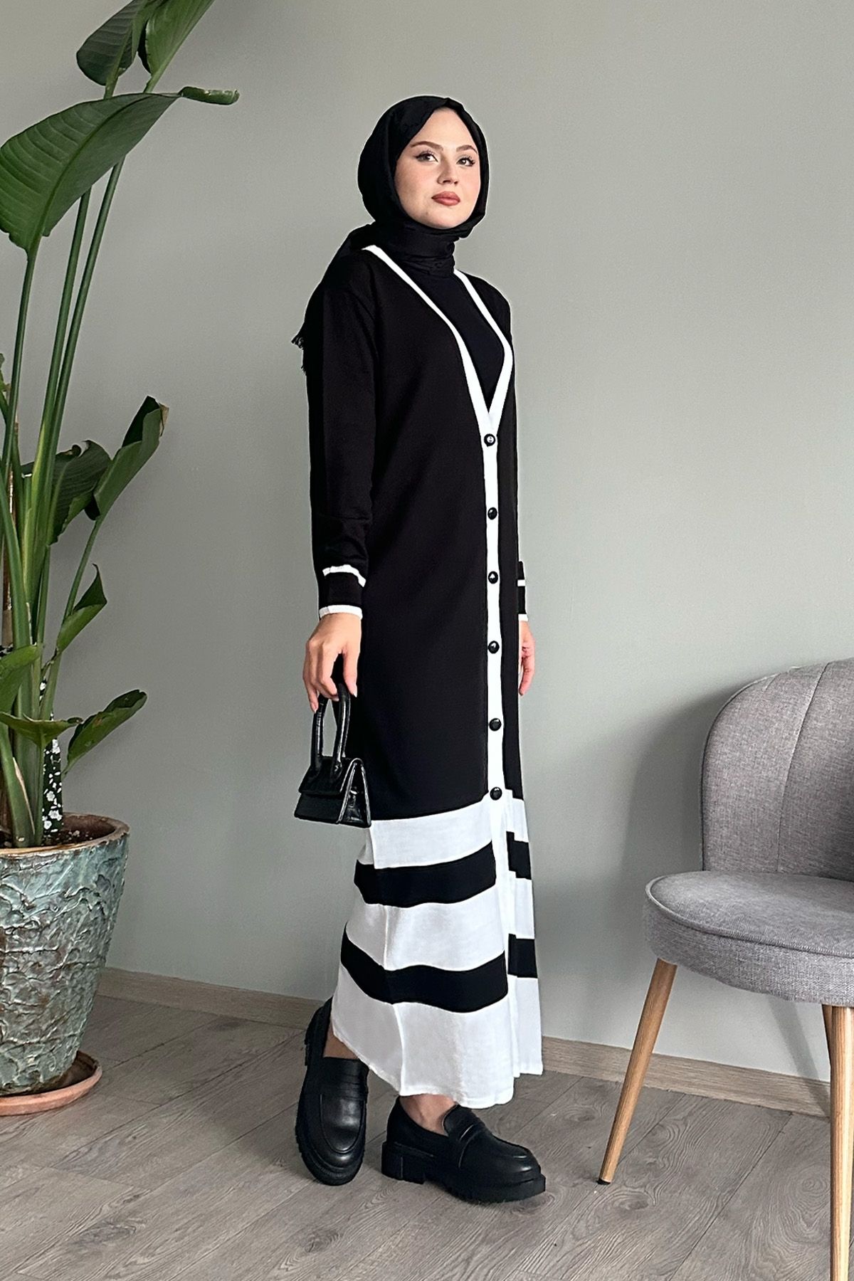 InStyle-سترة تريكو سوداء طويلة - تفاصيل مخططة 4