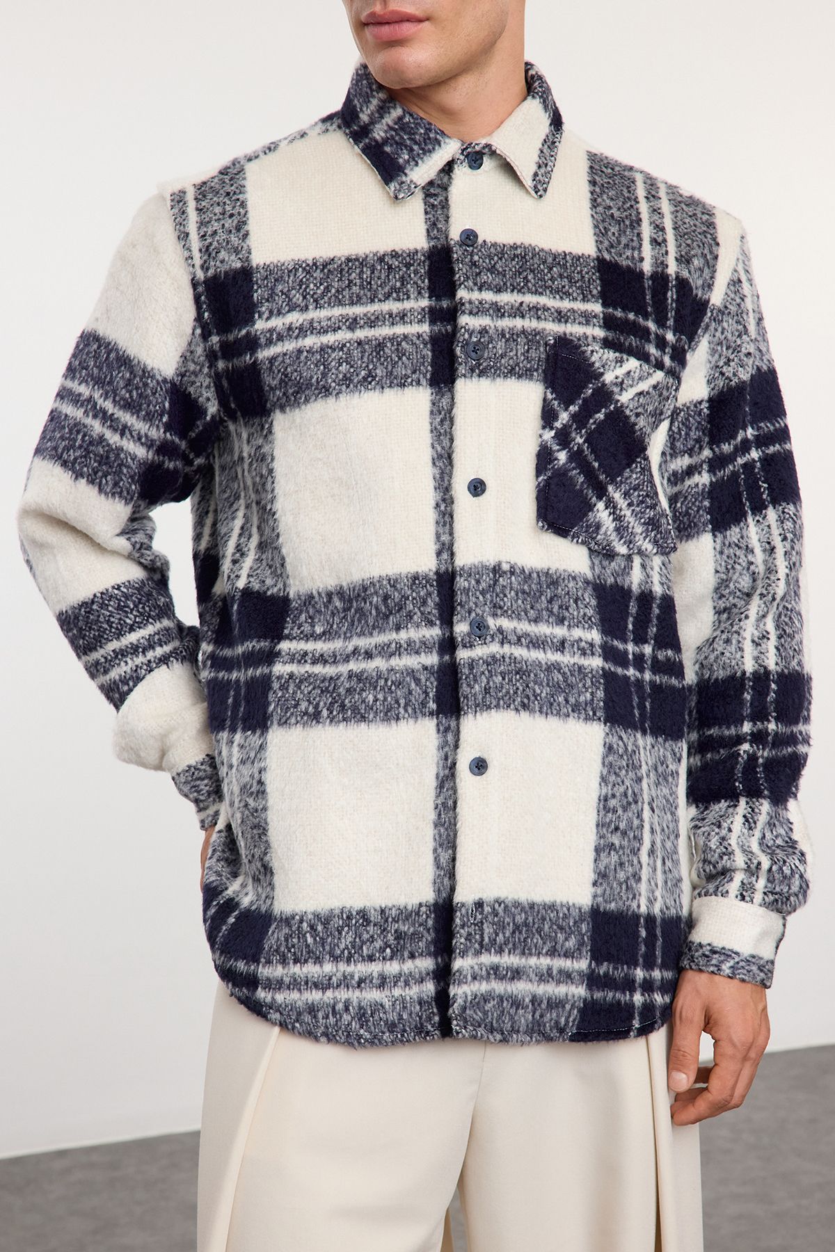 Trendyol Collection-Ecru-Holzfällerjacke für Unisex – übergroßes Winterhemd TMNAW25GO00024 5