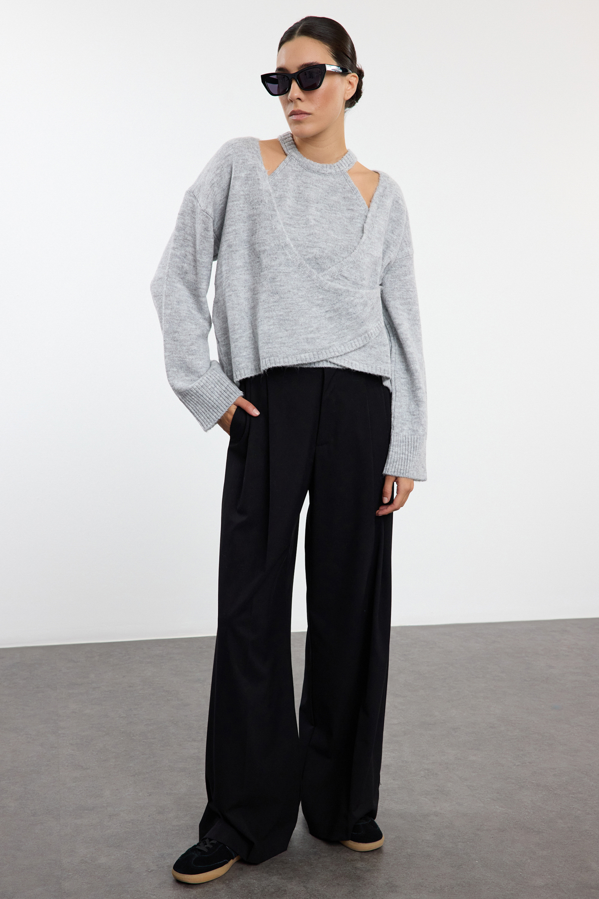 Trendyolmilla  Açık Gri Yumuşak Dokulu Hırka-Bluz Triko Hırka TWOAW25HI00327 - Görsel 2