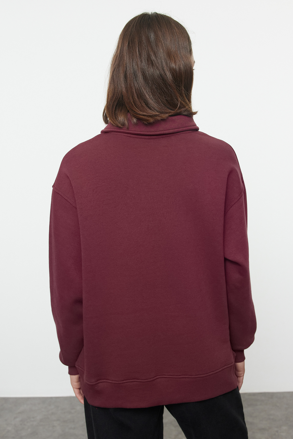 Trendyolmilla  Bordo Oversize Kalıp Kalın içi Polarlı Slogan Baskılı Fermuarlı Örme Sweatshirt TWOAW25SW00134 - Görsel 5