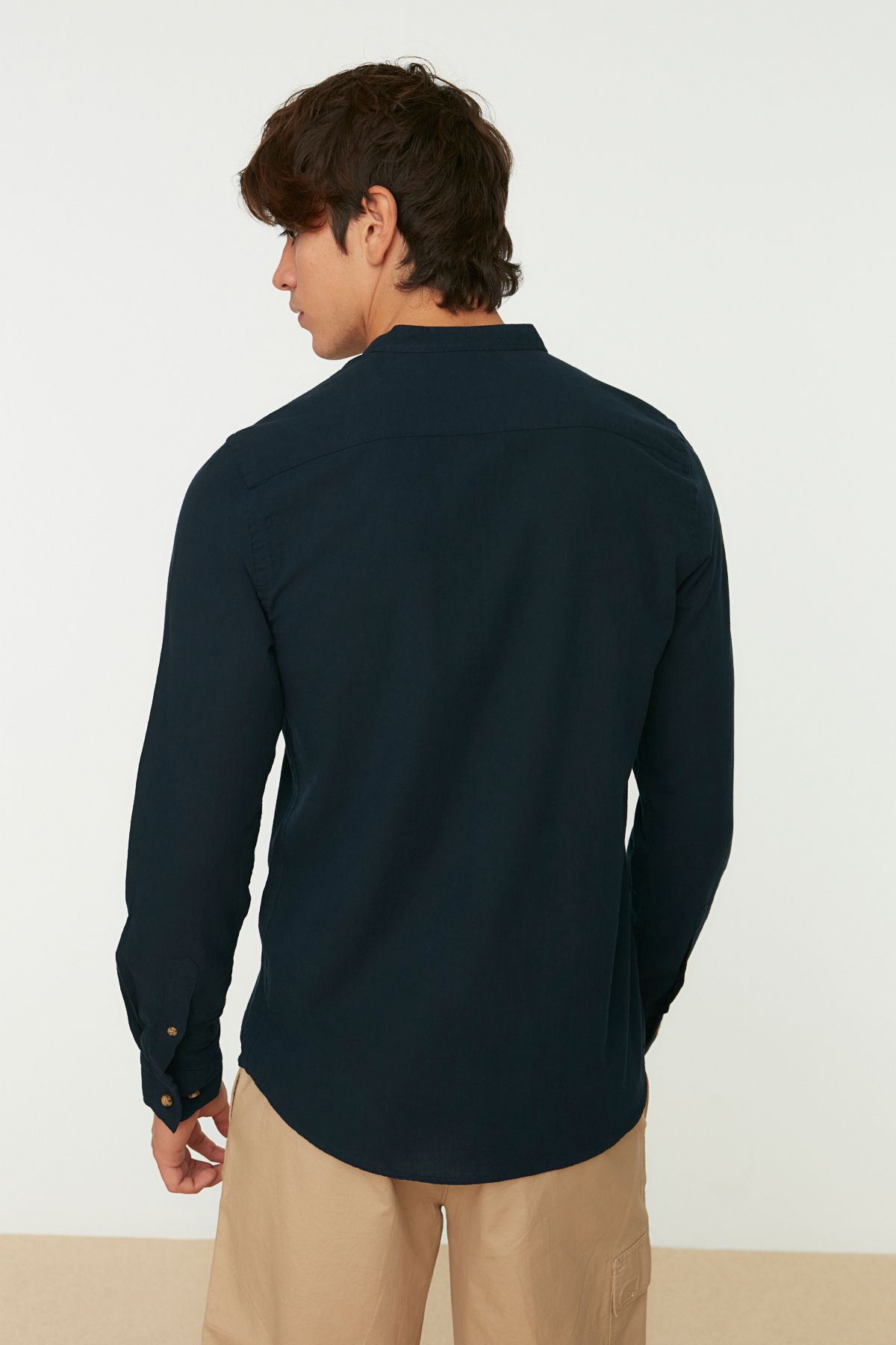 Trendyol Collection-Marineblaues Slim-Fit-Hemd mit halber Knopfleiste und Richterkragen, neues Hemd aus 100 % Baumwolle TMNSS20GO0097 6