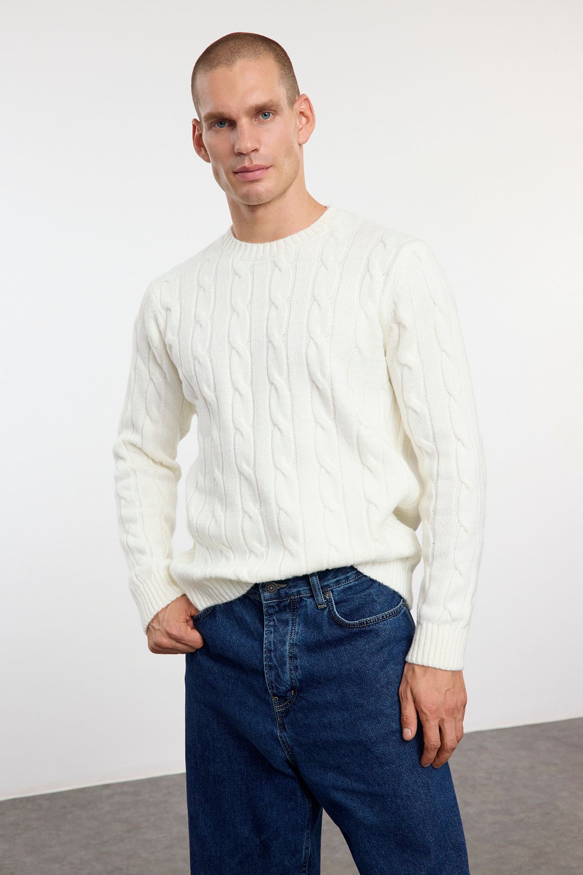 Trendyol Collection-Ecru Unisex Sweter z dzianiny z okrągłym dekoltem i wzorem włosów - Tmnaw25Kz00005 3