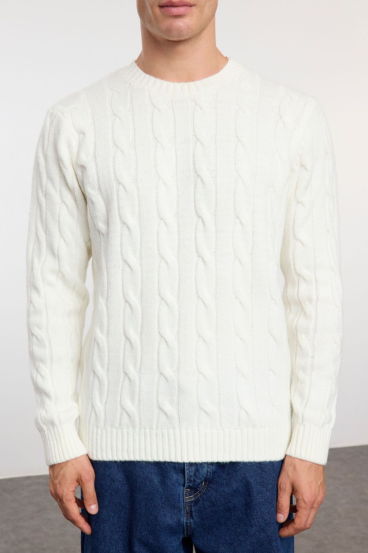 Trendyol Collection-Ecru Unisex Sweter z dzianiny z okrągłym dekoltem i wzorem włosów - Tmnaw25Kz00005 4