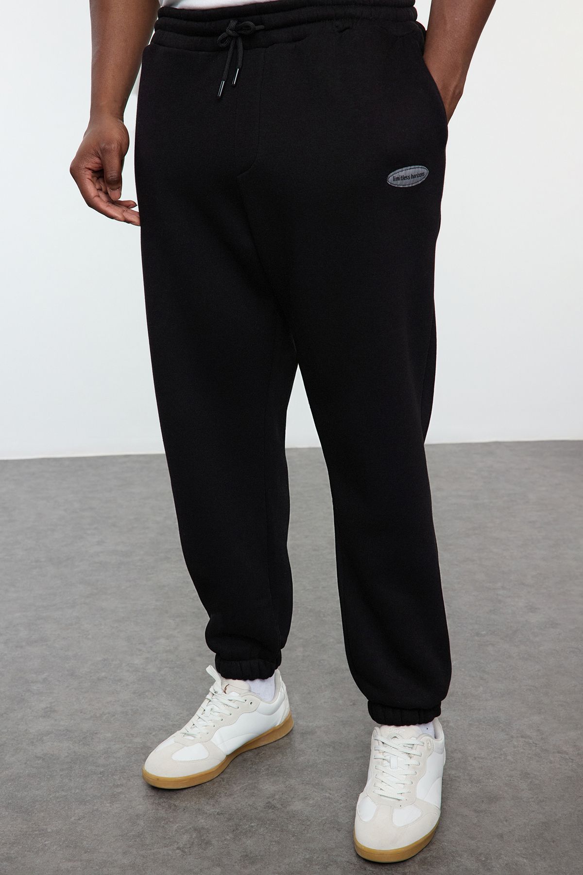 Trendyol Collection Czarne, Duże, Oversize'owe Spodnie Dresowe Z Kieszeniami - Mężczyzna - 5XL