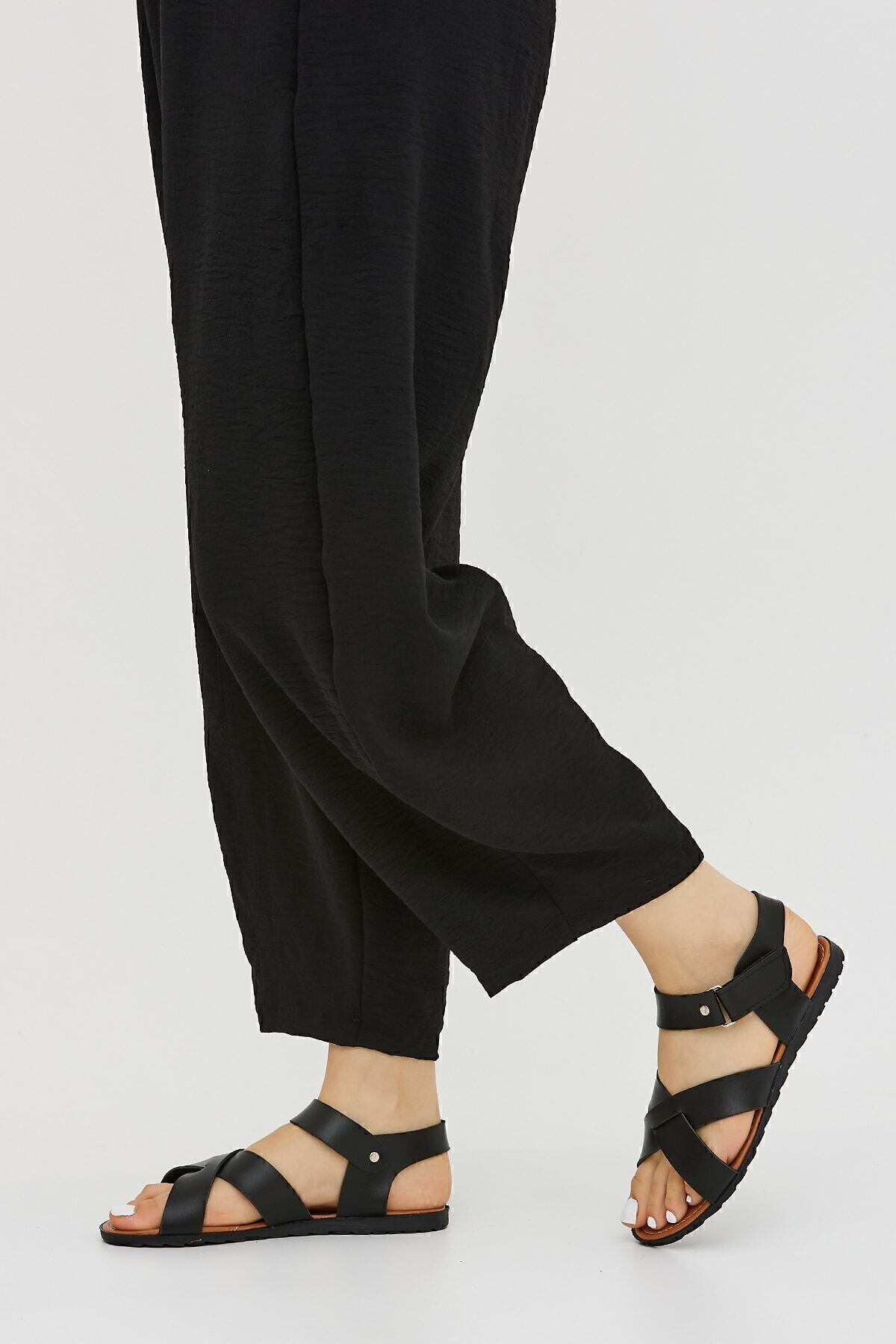 Moda Devrin-Black Cross Adjustable Velcro Sandals 3