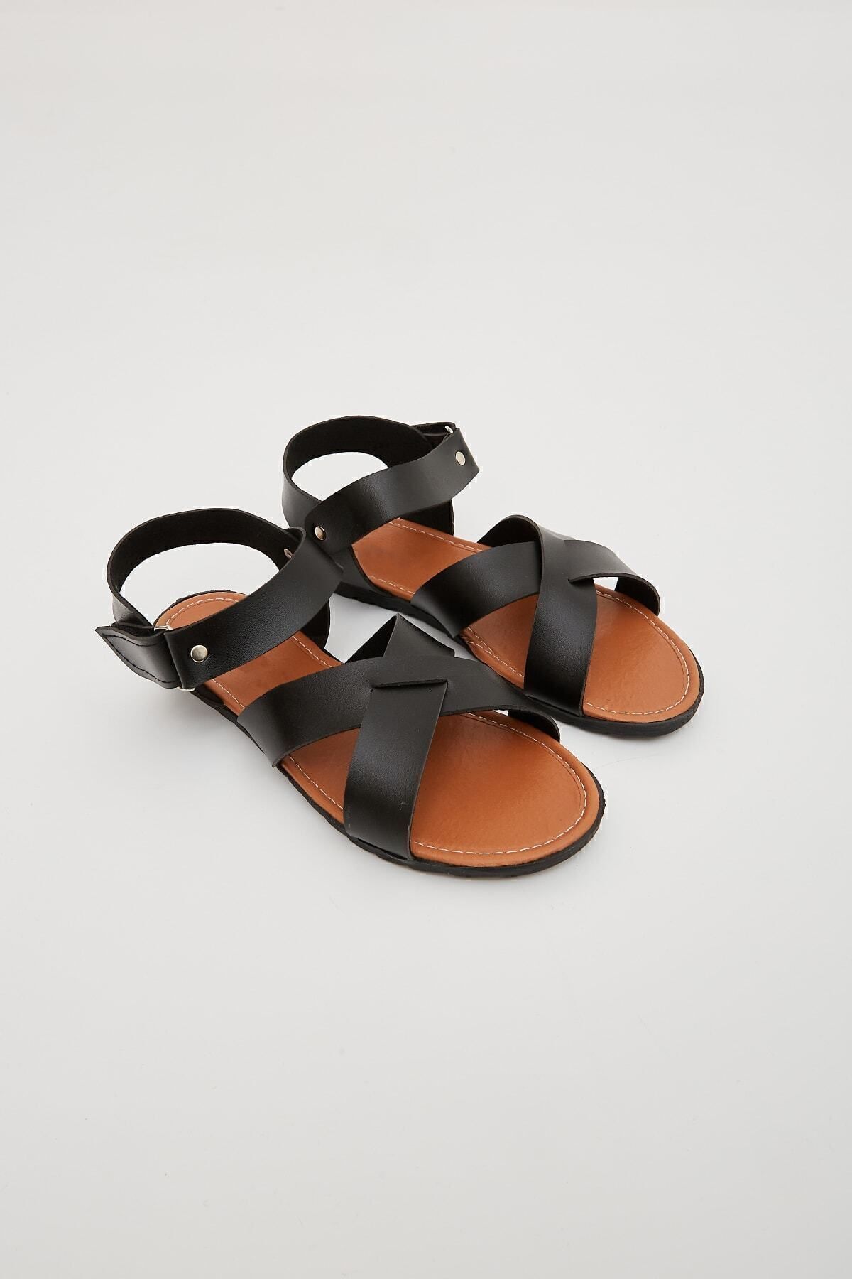 Moda Devrin-Black Cross Adjustable Velcro Sandals 5