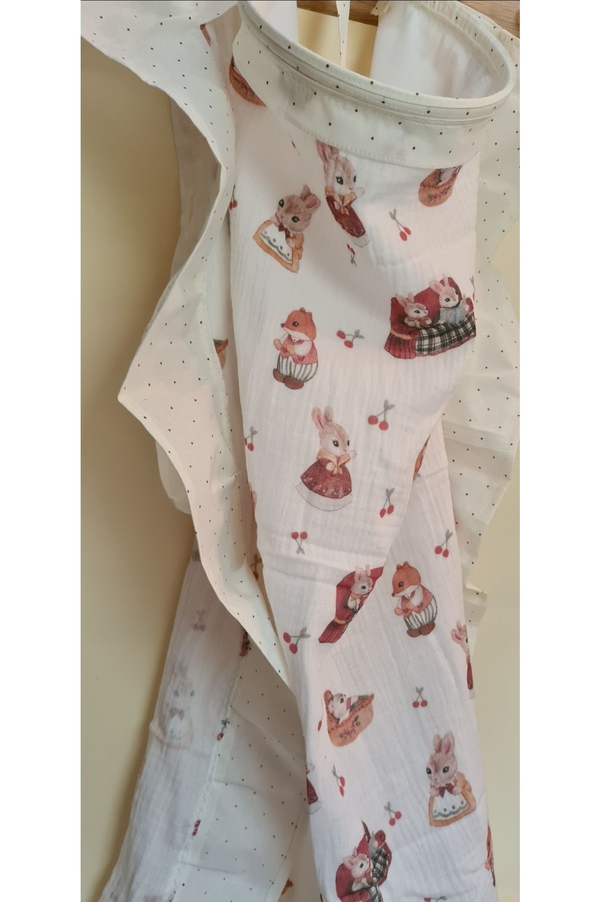 Leylace Beyaz çift kat müslin tavşan desenli, balenli bebek emzirme önlüğü, örtüsü 2 fotoğrafı 6 (önizleme)
