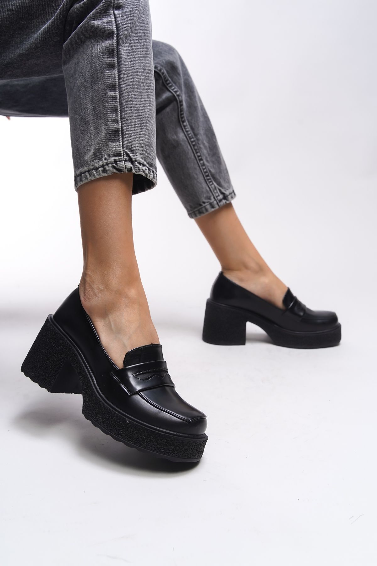 Riccon-Quphrele Damen-Loafer aus schwarzem Lackleder mit Absatz - 00121520 4