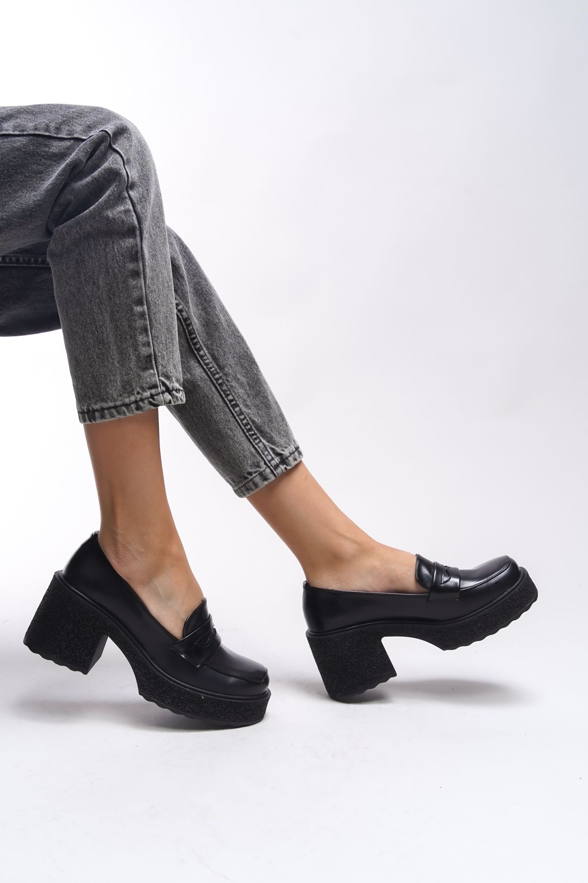 Riccon-Quphrele Damen-Loafer aus schwarzem Lackleder mit Absatz - 00121520 5