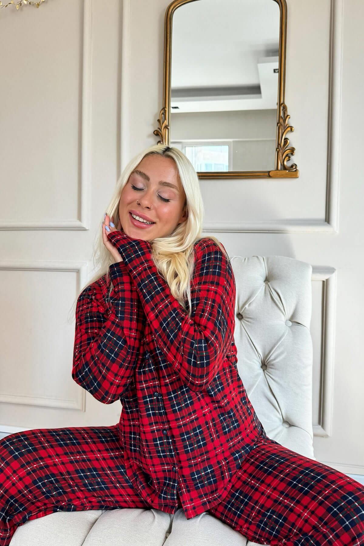Pijamaevi-Long Sleeve Velvet Pajama Set - Buttoned Front, Checkered Pattern 5