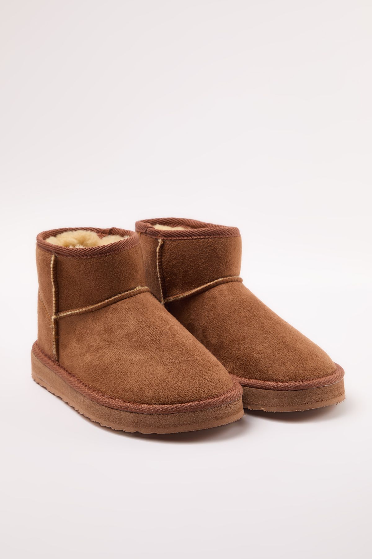 TRENDYOL SHOES-Hellbraune, flache, braune Damenstiefel mit kurzem Absatz TAKAW25BO00029 5
