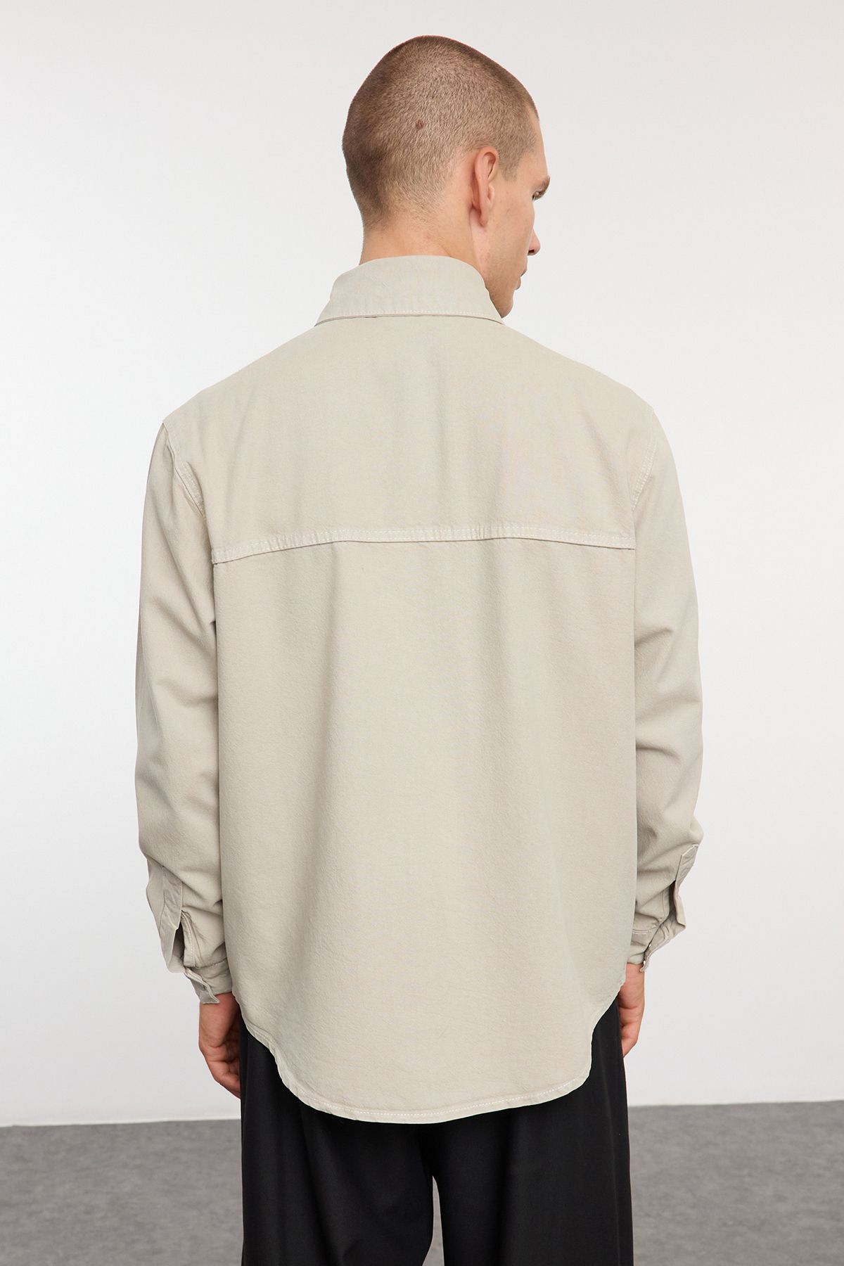 Trendyol Collection-Beigefarbenes Unisex-Jeanshemd aus 100 % Baumwolle, normale Passform TMNAW25CE00000 6