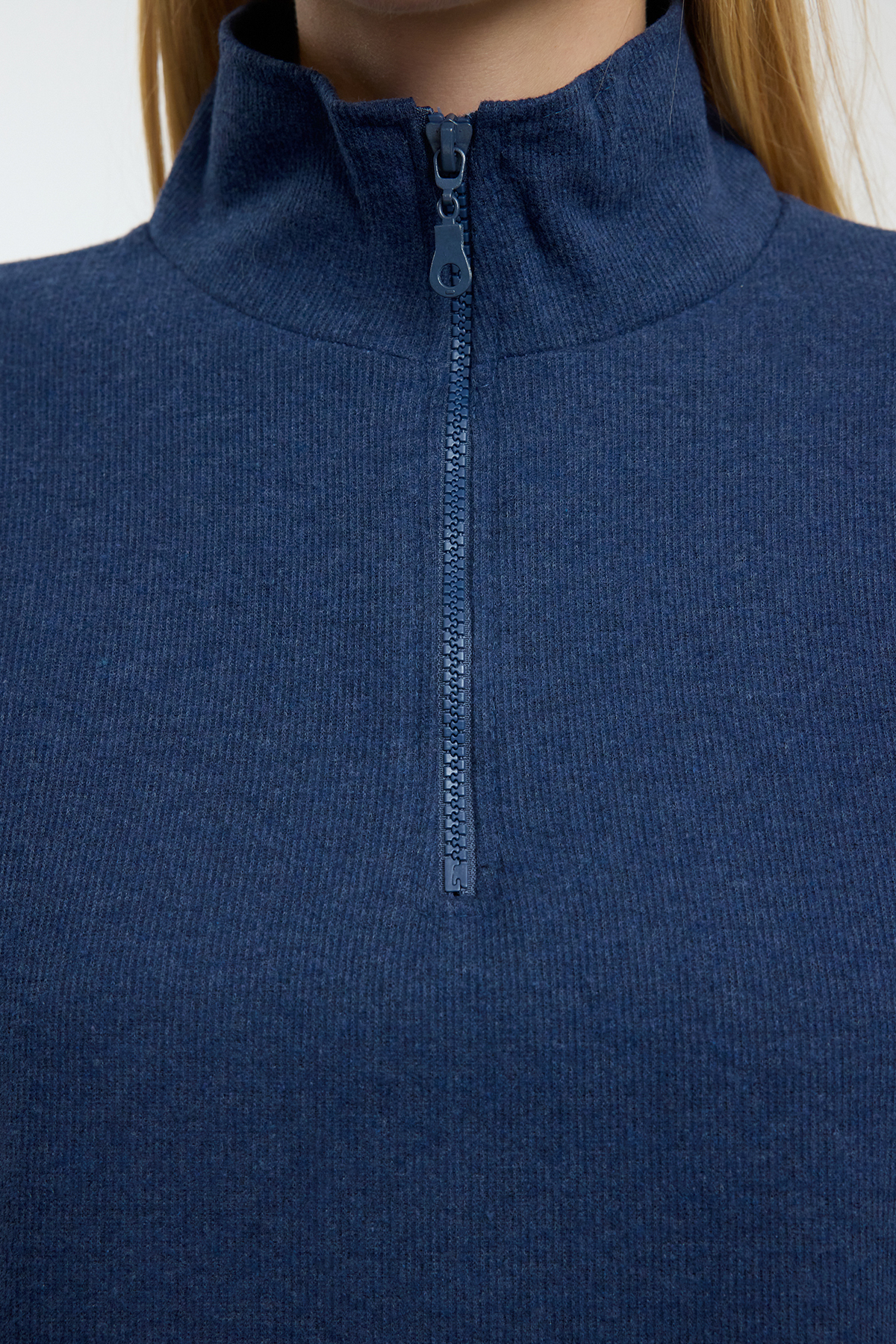 Trendyolmilla  Indigo Selanik/Triko Görünümlü Fermuarlı Yaka Regular/Normal Kalıp Örme Sweatshirt TWOAW22SW0732 - Görsel 8