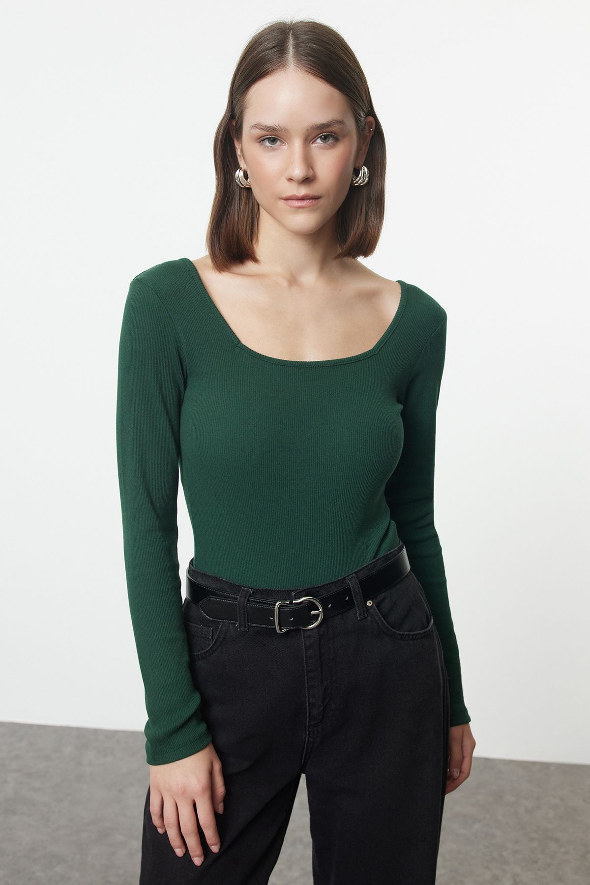 Trendyol Collection Elastyczne Prążkowane Body Z Dzianiny W Kolorze Szmaragdowo Zielonym - Długi Rękaw, Kwadratowy Kołnierz Twoaw21bd0022 Kobieta - M