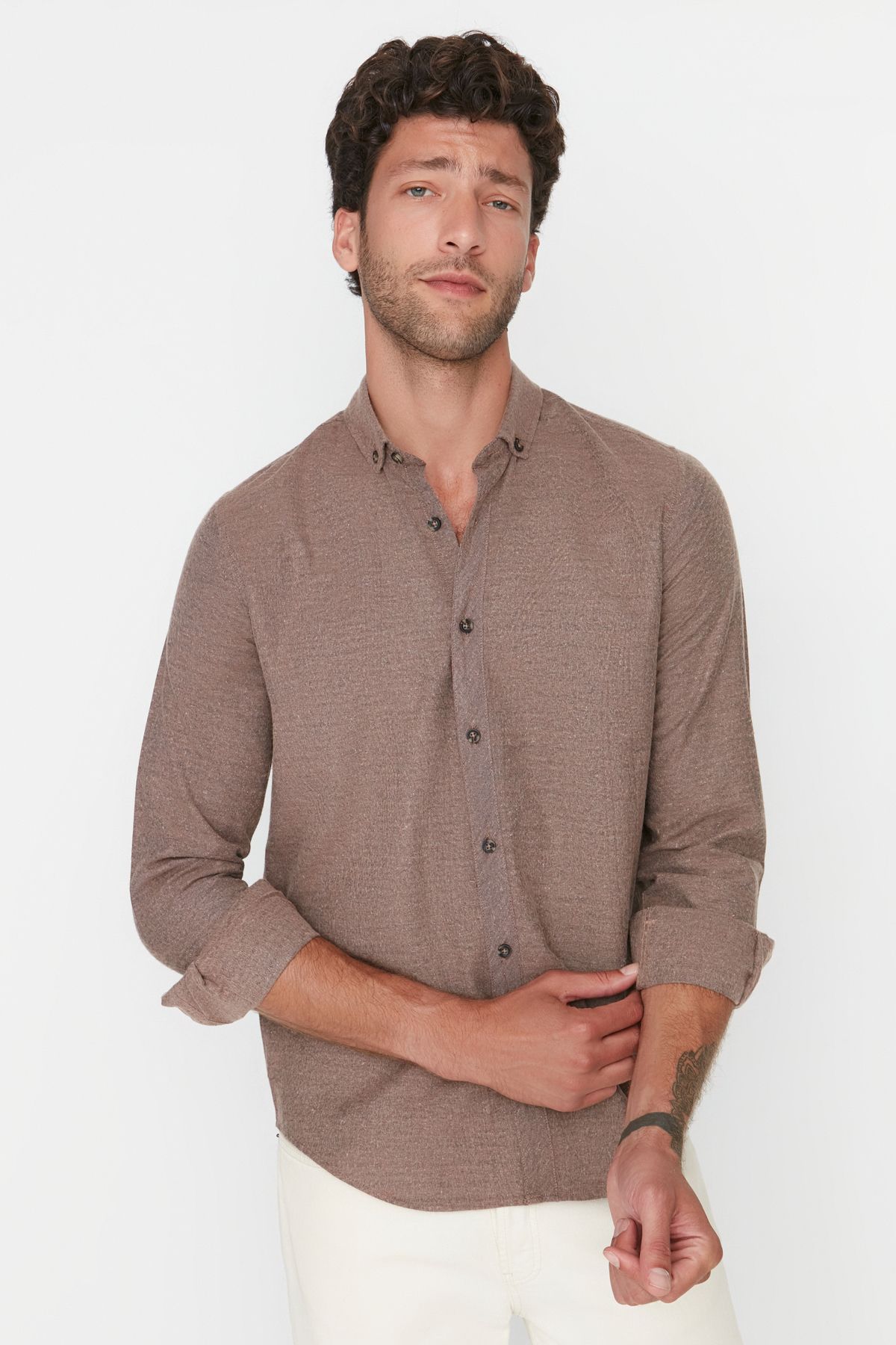 Trendyol Collection-Zimowa koszula w kolorze camelowym slim fit z kołnierzykiem na guziki TMNAW20GO0094 3