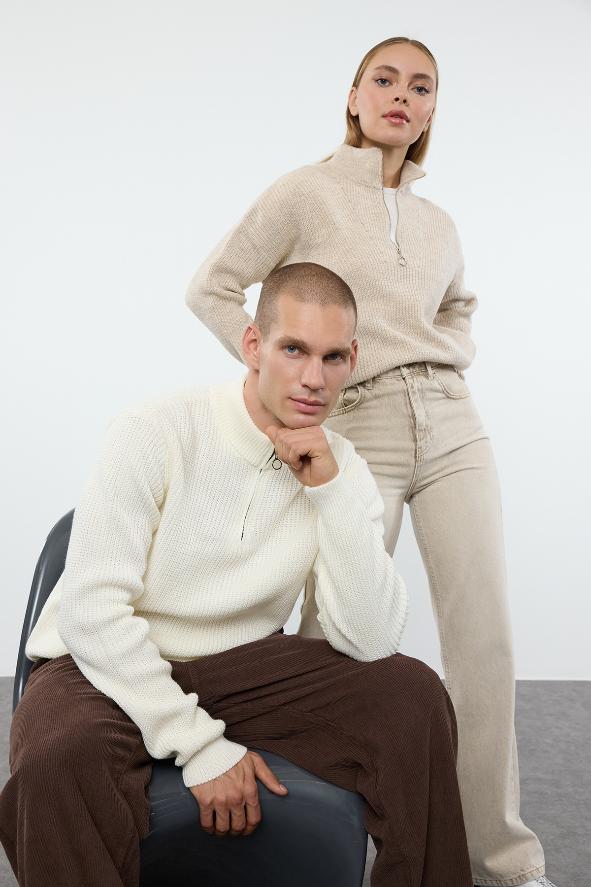 Trendyolmilla  Taş Couple Yumuşak Dokulu Fermuarlı Triko Kazak TWOAW20XS0009 - Görsel 7