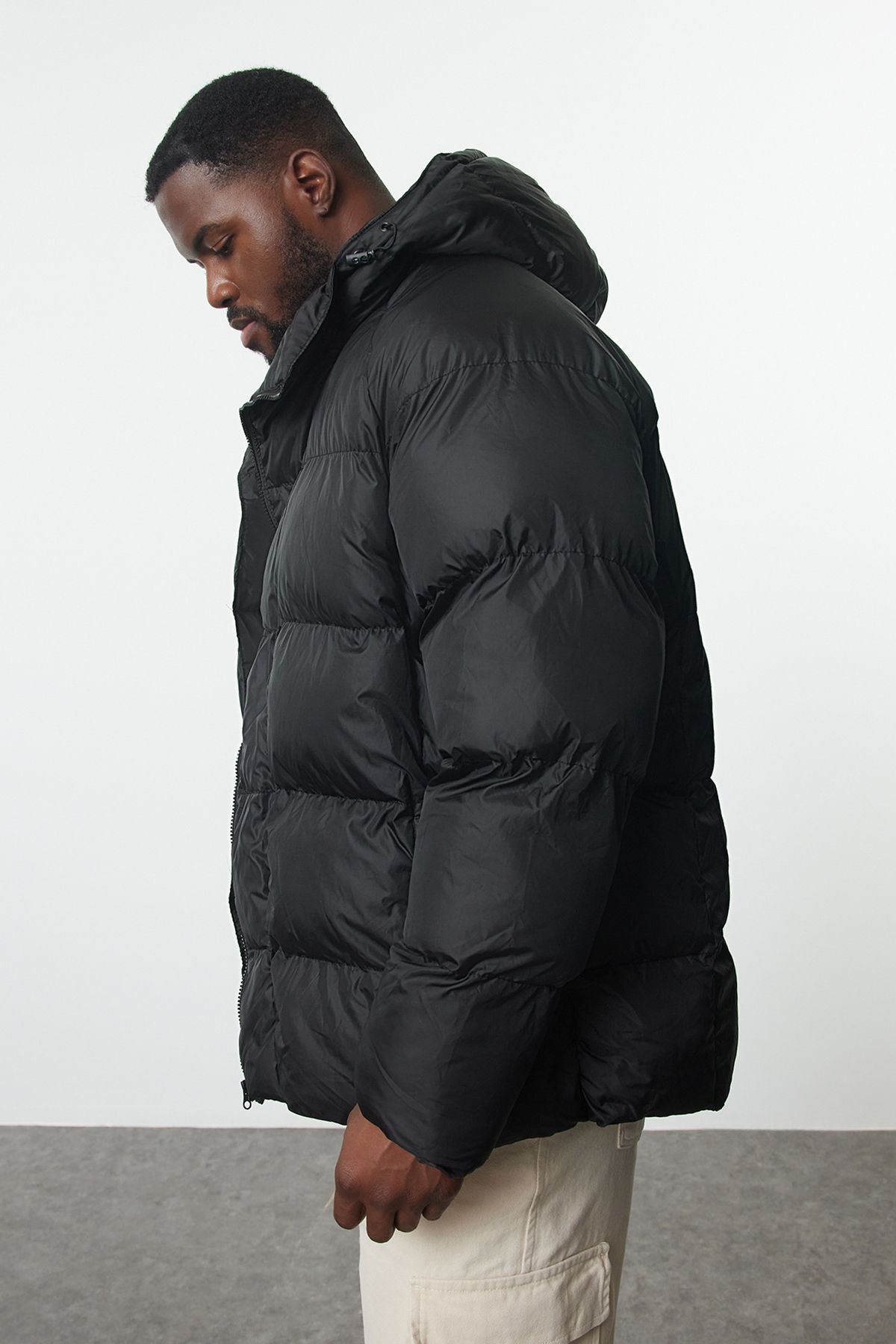Trendyol Collection-Fekete Oversize szélálló téli pufferkabát - TMNAW25AW00000 2
