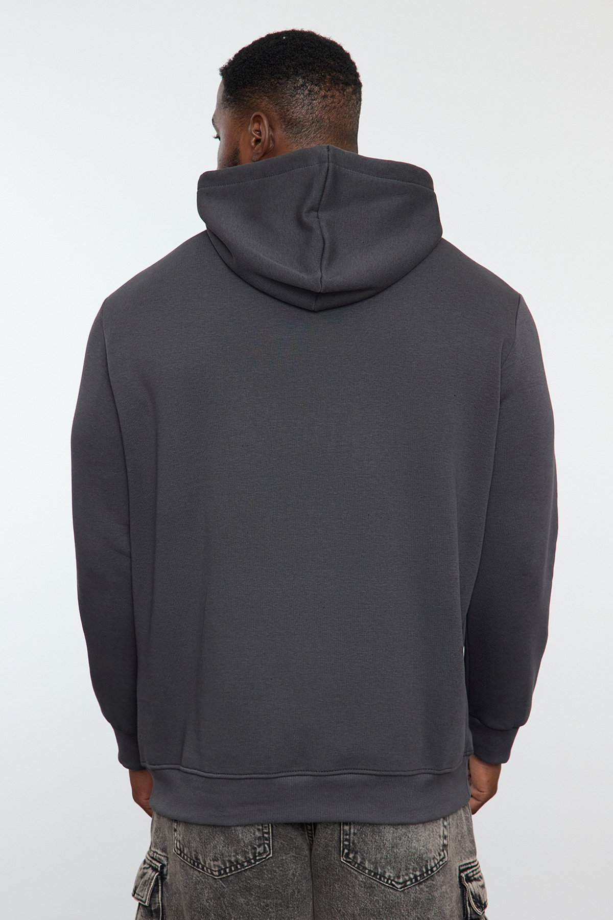Trendyol Collection-Antracitová fleecová mikina s kapucí – Regular Fit Tmnaw25Ao00007 5