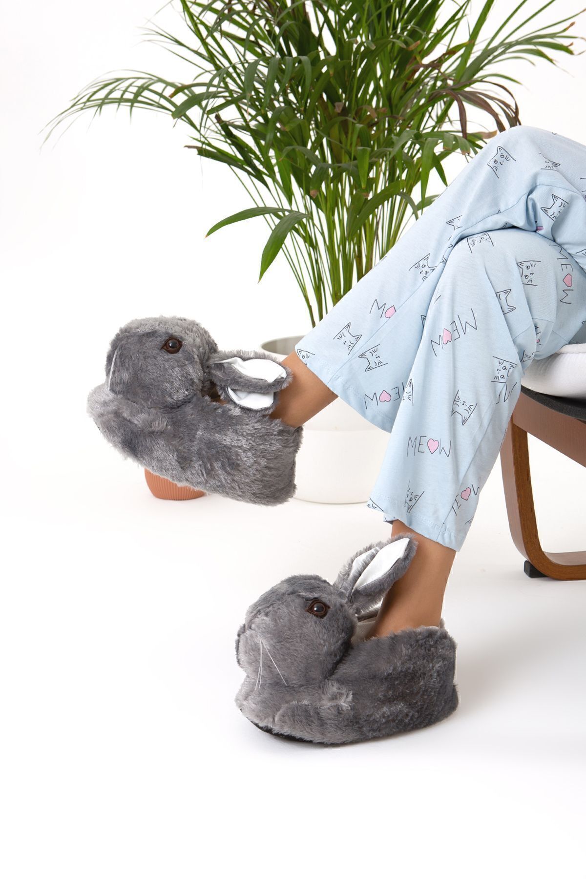 Moda Devrin Füme Hayvanlı Sessiz Taban Panduf Tavşan Figürlü Peluş Ev Ayakkabısı (GÖZ VİDEO Kİ GİBİ NAKIŞTIR)