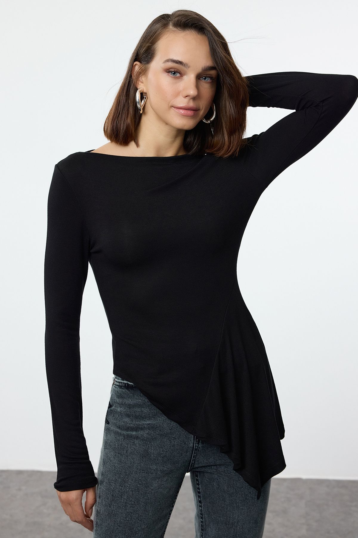 Trendyol Collection-Асиметрична блузка Soft Orme з еластичної віскози чорного кольору TWOAW25BZ00233 2