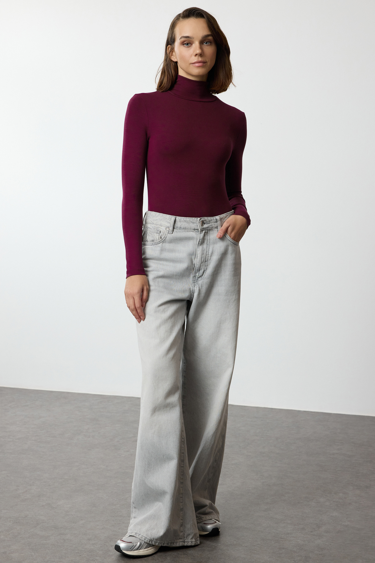 Trendyol Collection Rolák Burgundsko Premium elastická halenka - měkká tkanina Twoaw24bz00119