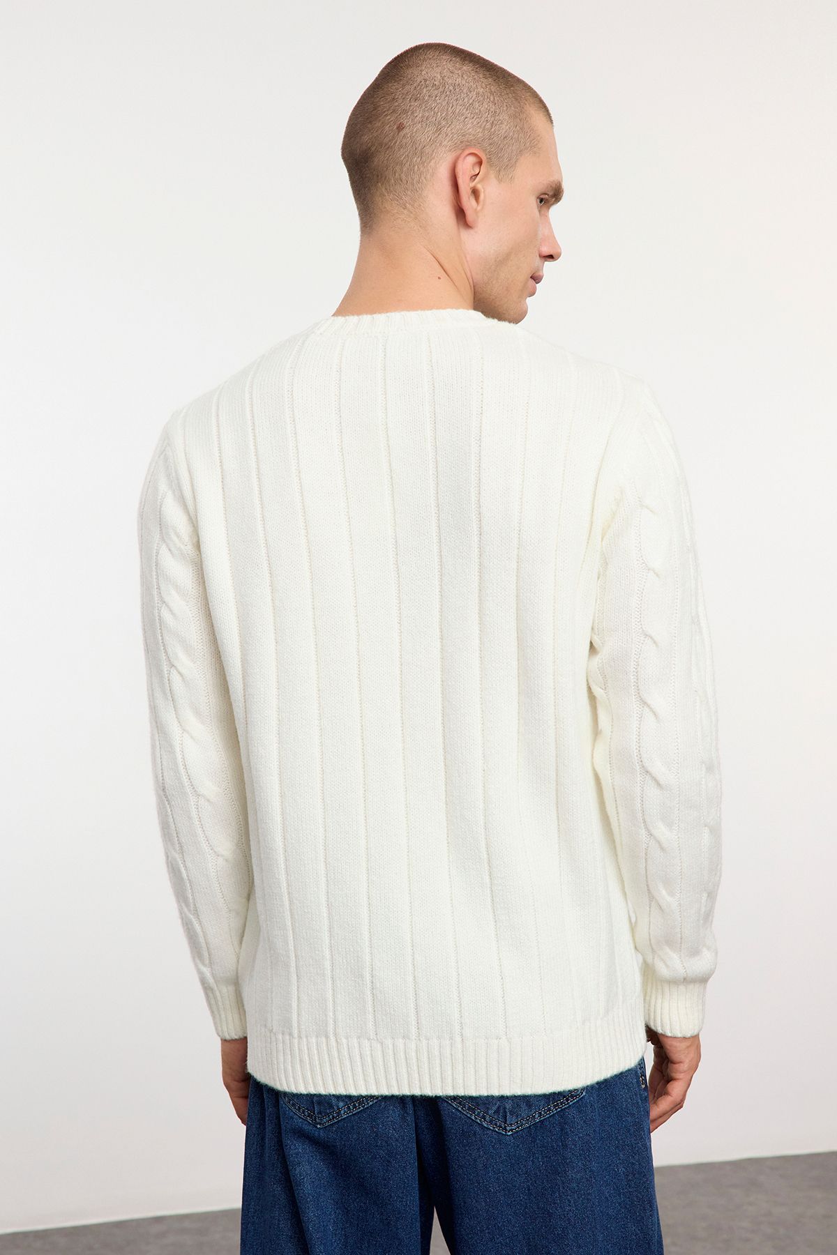 Trendyol Collection-Ecru Unisex Sweter z dzianiny z okrągłym dekoltem i wzorem włosów - Tmnaw25Kz00005 6